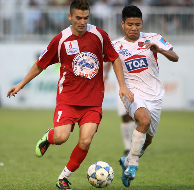 Đặng Văn Robert (trái) từng khoác áo Hải Phòng FC - Ảnh: Quốc An. Đặng Văn Robert (trái) từng khoác áo Hải Phòng FC - Ảnh: Quốc An.