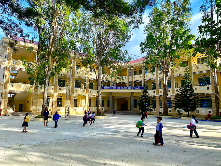 Trường Tiểu học Nguyễn Văn Trỗi (phường Hoa Lư, TP. Pleiku) vừa đưa vào sử dụng dãy phòng học 3 tầng khang trang, đáp ứng yêu cầu về cơ sở vật chất cho việc đổi mới Chương trình GDPT. Ảnh: Hồng Thi.