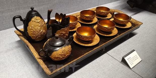  Bộ đồ trà nhân dân Trung Quốc tặng Đại hội đại biểu toàn quốc lần thứ II của Đảng, tháng 2 năm 1951. (Ảnh: Minh Thu/Vietnam+)