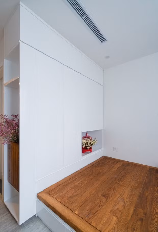 Đặc biệt, phòng ngủ được Ngọc Hân sử dụng phản có ngăn kéo ở dưới làm giường.