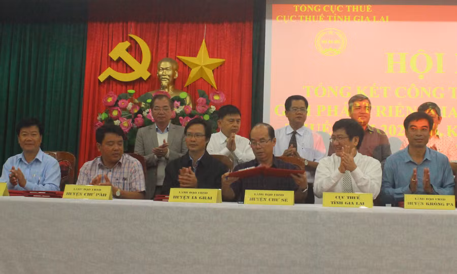  Cục Thuế tỉnh ký kết quy chế phối hợp thu ngân sách Nhà nước với các huyện, thị xã, thành phố. Ảnh: Sơn Ca