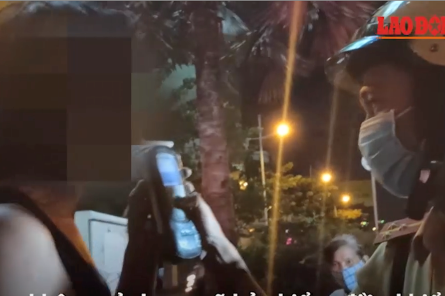 Thanh niên ra đường với nồng độ cồn lên tới 1,164mg/lít khí thở, gấp 3 lần mức ở khung cao nhất. Ảnh chụp màn hình.  Thanh niên ra đường với nồng độ cồn lên tới 1,164mg/lít khí thở, gấp 3 lần mức ở khung cao nhất. Ảnh chụp màn hình.