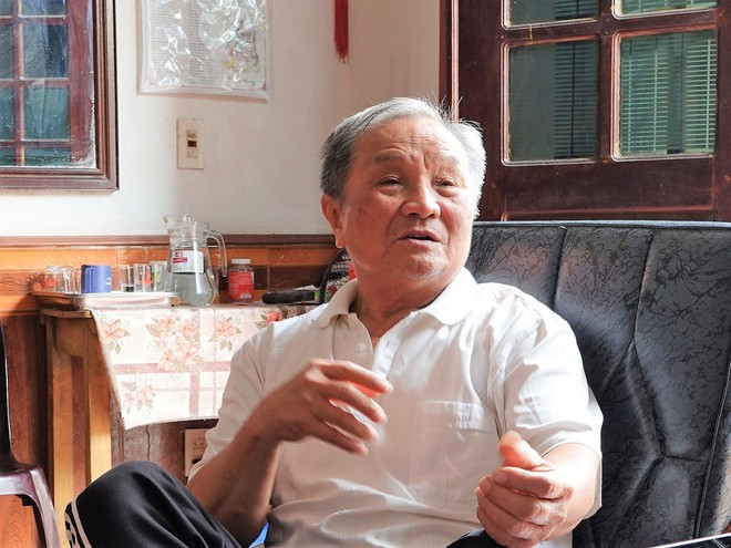 Đại úy Vũ La kể lại thời kỳ công tác tại Mường Tè ẢNH: MAI THANH HẢI