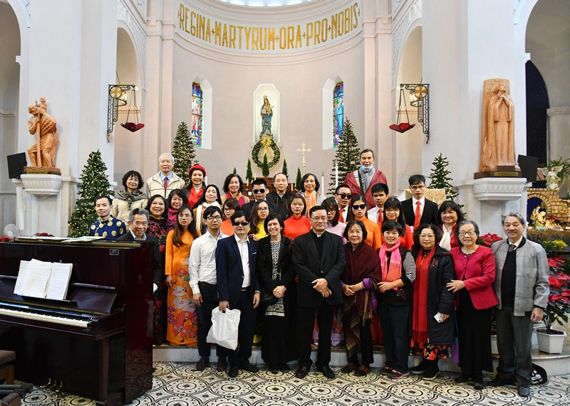 Hợp ca Hy vọng chụp ảnh kỷ niệm sau buổi biểu diễn tại nhà thờ Cửa Bắc dịp Giáng sinh năm 2020 vừa qua. 