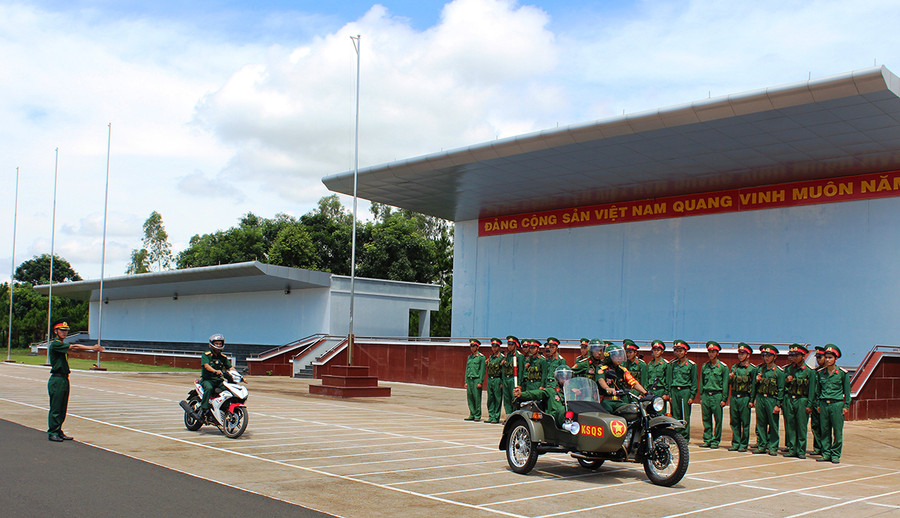 Huấn luyện nội dung kiểm soát quân sự. Ảnh: Thiên Thanh Huấn luyện nội dung kiểm soát quân sự. Ảnh: Thiên Thanh