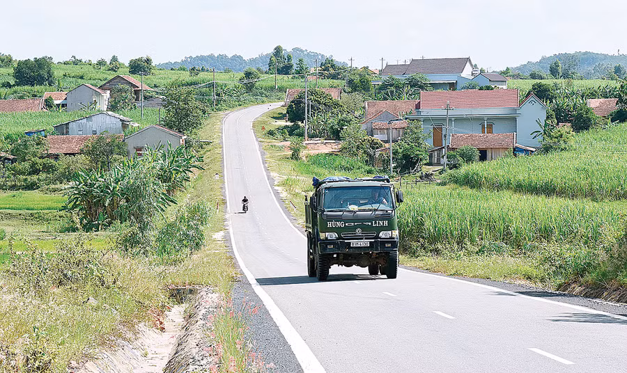 Đường Trường Sơn Đông-đoạn qua xã Tơ Tung (huyện Kbang). Ảnh: Đức Thụy