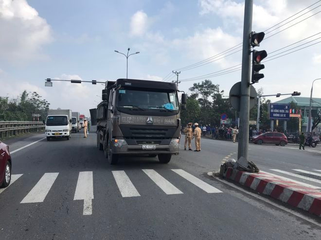 Ngã ba giao lộ xảy ra tai nạn giao thông có đèn tín hiệu ẢNH: VĂN TIẾN