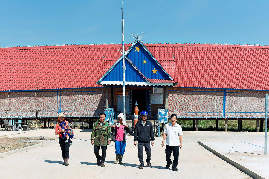 Năm 2020, nhà rông làng Hla Hlang được đầu tư hơn 1,3 tỷ đồng (người dân đóng góp hơn 500 triệu đồng) để nâng cấp khang trang không viên rộng 5000m2 để cho bà con sinh hoạt văn hóa.