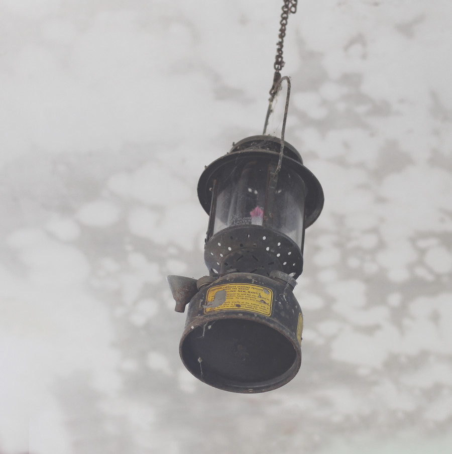 Một chiếc đèn măng xông trong bộ sưu tập của anh Cai Linh Phương. Ảnh: Thủy Bình  Một chiếc đèn măng xông trong bộ sưu tập của anh Cai Linh Phương. Ảnh: Thủy Bình