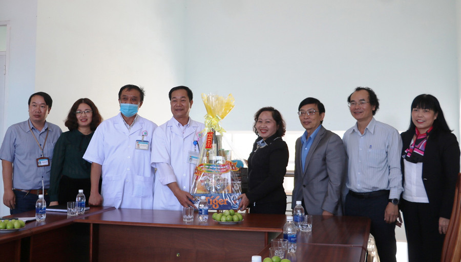Đoàn công tác đến thăm, chúc Tết Bệnh viện Tâm thần kinh tỉnh. Ảnh: Hồng Thương Đoàn đã đến thăm, chúc Tết Bệnh viện Tâm thần kinh tỉnh. Ảnh: Hồng Thương