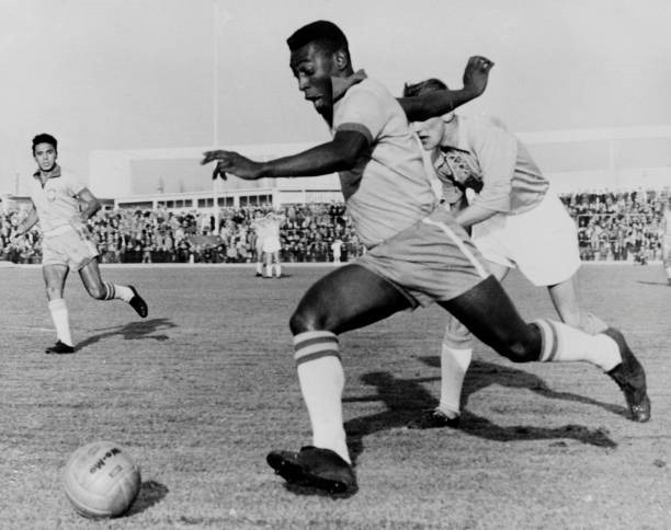 Nhiều bàn thắng của Pele được ghi trong các tour biểu diễn. Ảnh: AFP Nhiều bàn thắng của Pele được ghi trong các tour biểu diễn. Ảnh: AFP