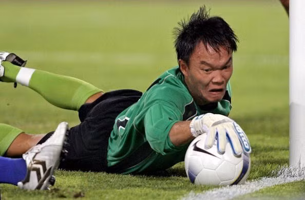 Thủ môn Dương Hồng Sơn là người hùng trong chiến tích vô địch AFF Cup 2008 của ĐT Việt Nam.