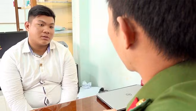 Nguyễn Đức Mạnh tại Cơ quan Công an - Ảnh: Công an cung cấp