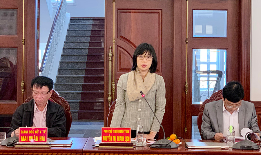 Phó Chủ tịch UBND tỉnh Nguyễn Thị Thanh Lịch thông tin với đoàn kiểm tra về tình hình phòng-chống dịch trên địa bàn tỉnh. Ảnh: Như Nguyện Phó Chủ tịch UBND tỉnh Nguyễn Thị Thanh Lịch thông tin tình hình phòng-chống dịch tại tỉnh tại buổi làm việc. Ảnh: Như Nguyện