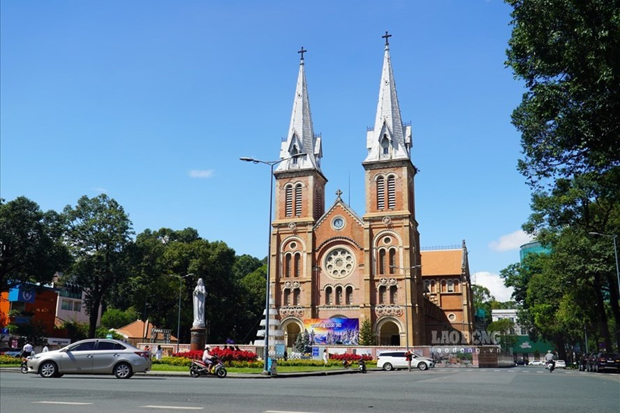 Thời tiết ngày Tết Dương lịch tại TPHCM se lạnh, trời ít mây, nắng với cường độ mạnh. Ảnh minh hoạ: Phúc Chân