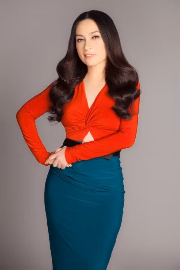 Điều Phi Nhung muốn hướng đến chính là “tích cực truyền cảm hứng cũng như truyền năng lượng cho bạn bè và khán giả hâm mộ. Chị cho biết không đợi đến 2021 mới thay đổi cuộc sống, mà phải thay đổi mỗi ngày.