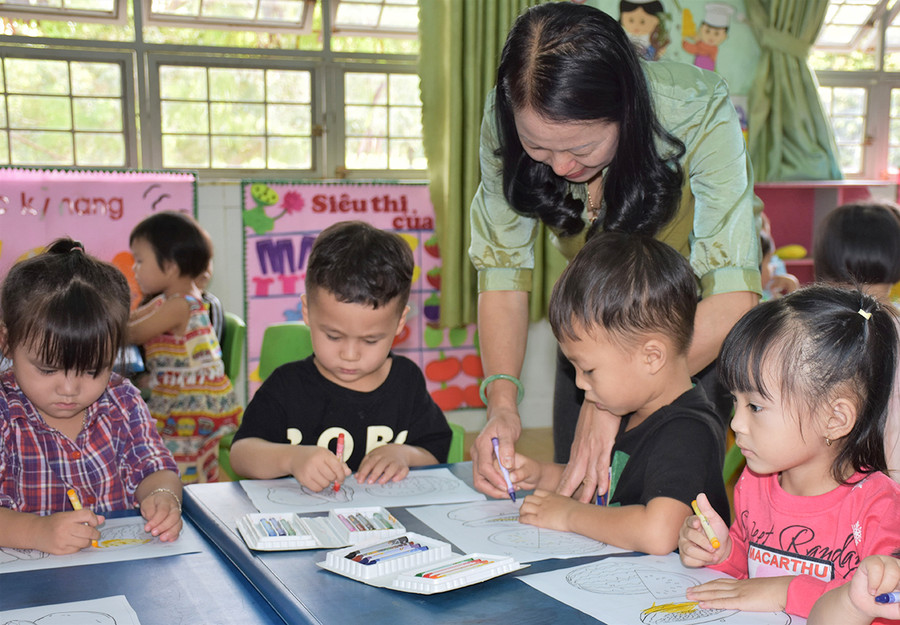 Cô Hoàng Thị Lĩnh-Hiệu trưởng Trường Mầm non Hoa Hồng (thị trấn Chư Sê) mong rằng ngành Giáo dục và Đào tạo sẽ có đổi mới sáng tạo phù hợp với sự phát triển chung của đất nước. Ảnh: Tấn Dung