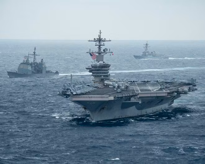  Tàu sân bay Mỹ USS Theodore Roosevelt cùng hai chiến hạm Mỹ ở Thái Bình Dương hôm 15.1- Hải quân Mỹ