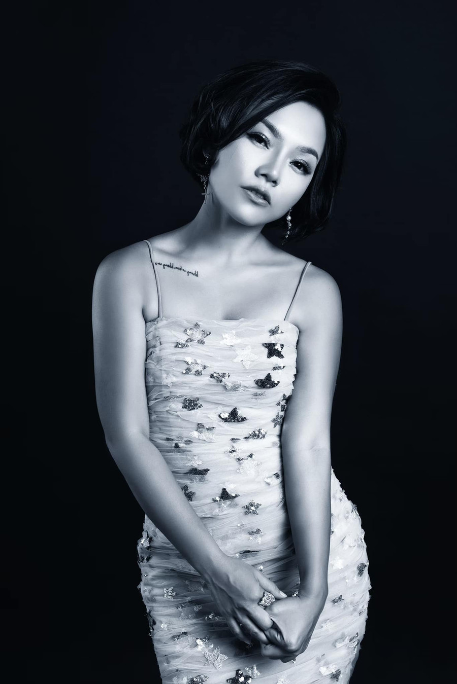 Ca sĩ Thái Thùy Linh đưa ra lời khuyên cho mọi người khi dịch Covid-19 diễn biến phức tạp.