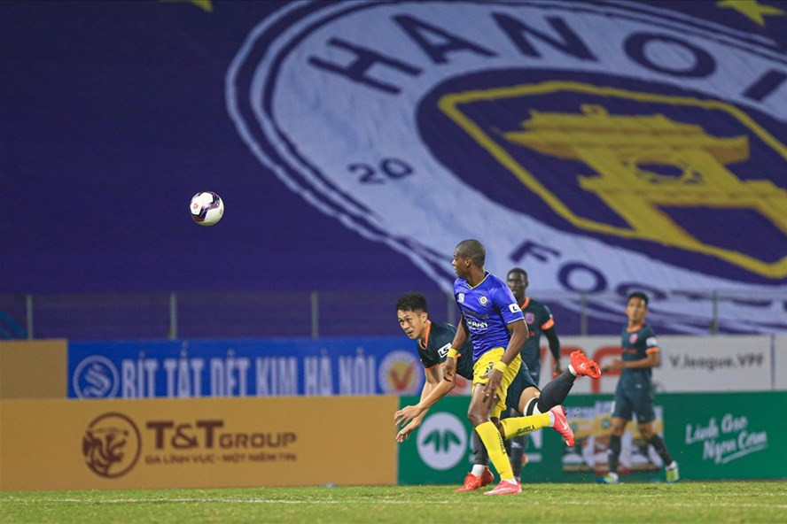 Hà Nội trong trận đấu với Bình Dương ở vòng 2 V.League 2021. Ảnh: Hoài Thu