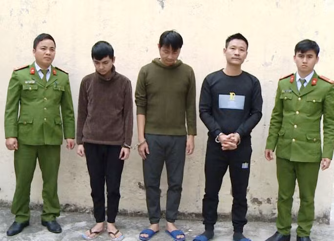 3 thanh niên trong đường dây đánh bạc qua mạng Internet 3 thanh niên trong đường dây đánh bạc qua mạng Internet