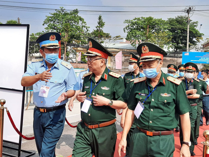 Thứ trưởng Bộ Quốc phòng Nguyễn Chí Vịnh tham dự các lễ ký kết Thứ trưởng Bộ Quốc phòng Nguyễn Chí Vịnh tham dự các lễ ký kết