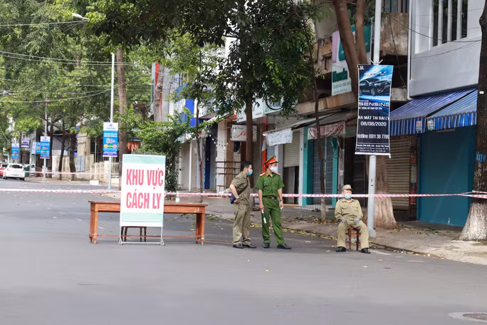Cơ quan chức năng tỉnh Đắk Lắk phong tỏa khu dân cư có người mắc Covid-19 trong đợt dịch trước