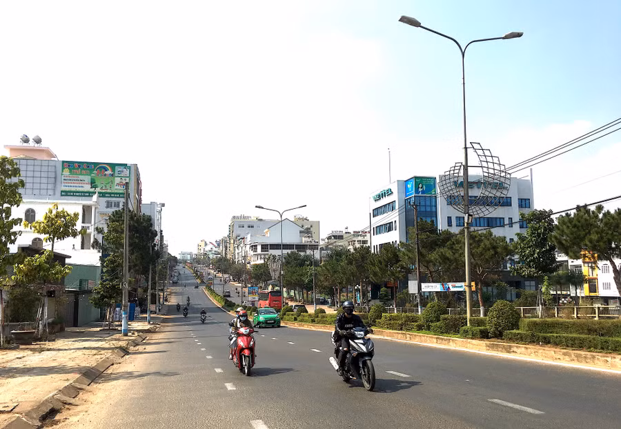  Người dân Gia Lai đón một kỳ nghỉ vui tươi, yên bình khi cả 3 ngày nghỉ Tết Dương lịch năm 2021, trên địa bàn tỉnh không ghi nhận xảy ra tai nạn giao thông. Ảnh: Lê Hòa