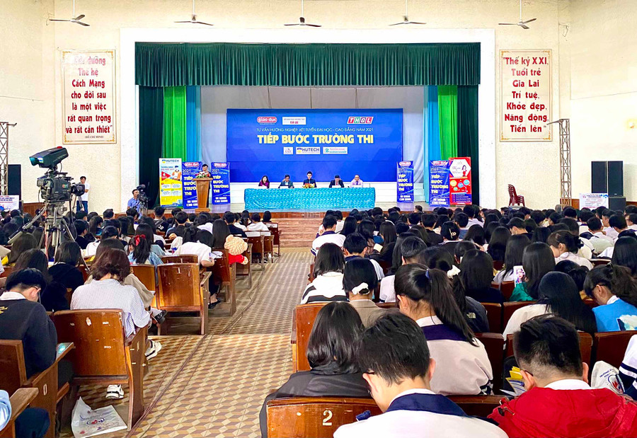 Quang cảnh chương trình. Ảnh: Hồng Thi Quang cảnh chương trình. Ảnh: Hồng Thi