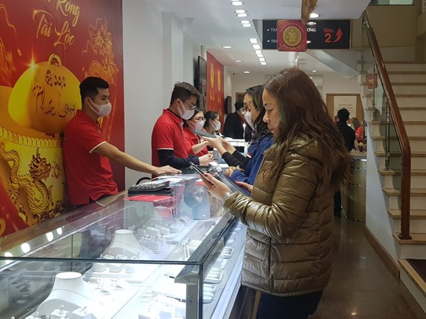 Giao dịch vàng tại Doji. (Ảnh: PV/Vietnam+) Giao dịch vàng tại Doji. (Ảnh: PV/Vietnam+)
