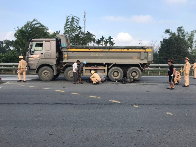 Hiện trường vụ tai nạn thương tâm ẢNH: VĂN TIẾN