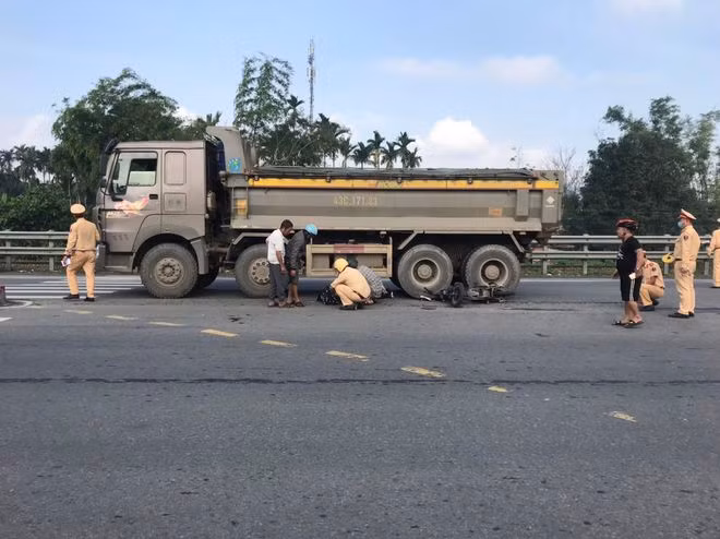 Hiện trường vụ tai nạn thương tâm ẢNH: VĂN TIẾN