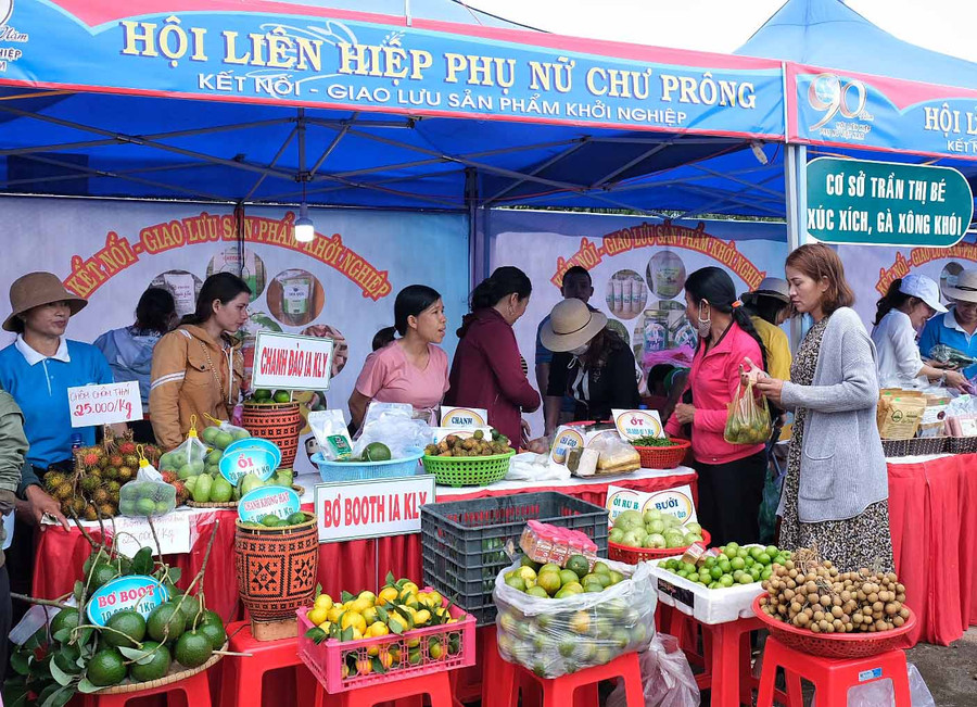 Trưng bày, kết nối, tiêu thụ sản phẩm khởi nghiệp của phụ nữ