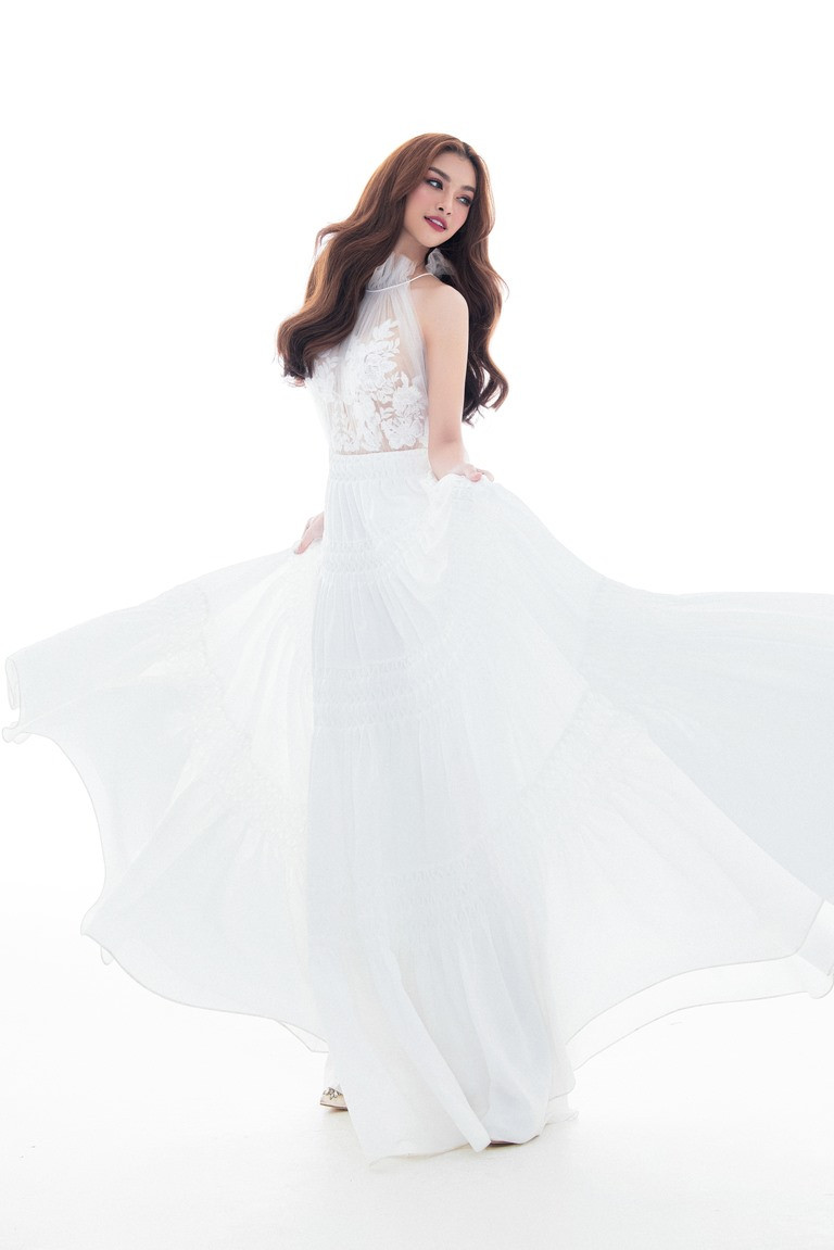 Không chỉ tham gia sự kiện, Kiều Loan còn thể hiện sự nghiêm túc với con đường ca hát và mới đây cô cũng nhận lời làm huấn luyện viên cho một cuộc thi sắc đẹp. Ảnh: AT.