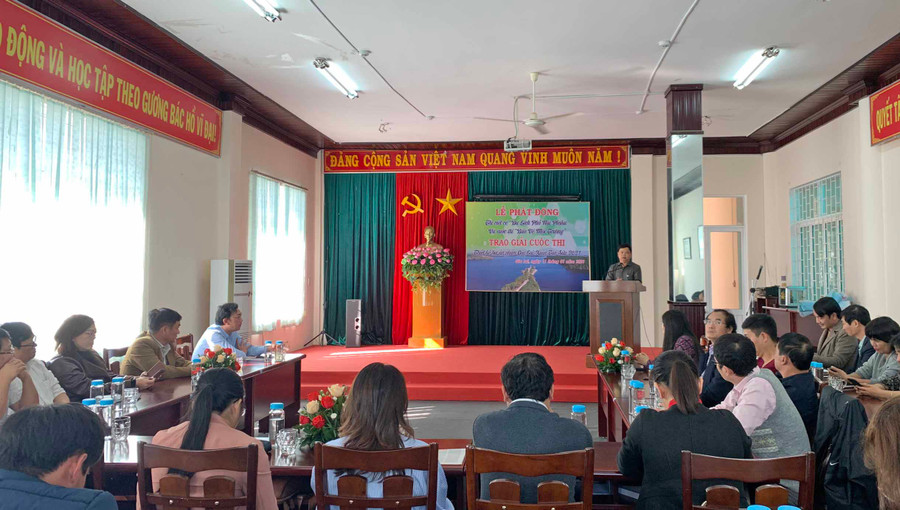 Quang cảnh lễ phát động cuộc thi viết “Du lịch Phố núi Pleiku” và “Bảo vệ môi trường”. Ảnh: Phương Linh