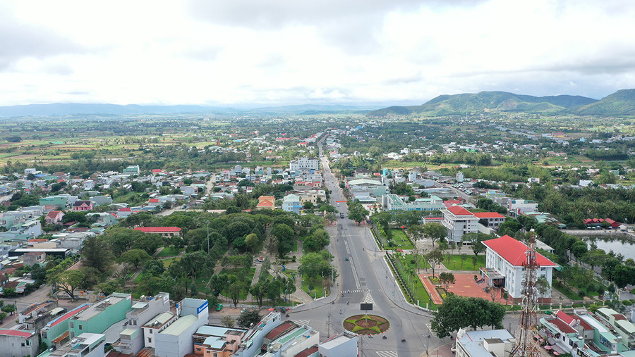 Người dân mong muốn Nhà nước đầu tư xây dựng cao tốc Quy Nhơn-Pleiku-Kon Tum. Ảnh: Quang Tấn