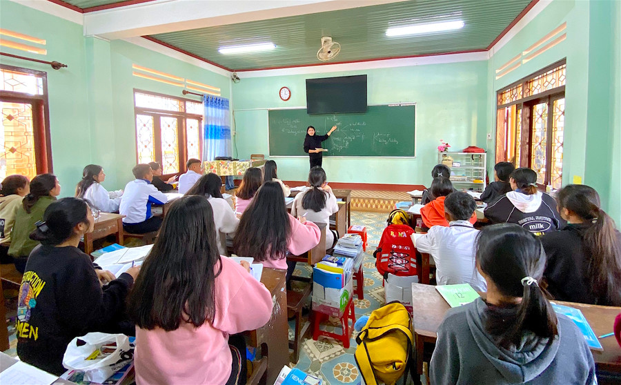 Kết thúc học kỳ I cũng là thời điểm các trường THPT “vào guồng” ôn tập cho học sinh lớp 12. Ảnh: Hồng Thi.