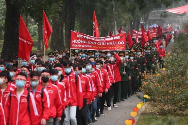 Diễu hành đi hộ để hưởng ứng Chương trình Chủ nhật Đỏ. (Ảnh: PV/Vietnam+) Diễu hành đi hộ để hưởng ứng Chương trình Chủ nhật Đỏ. (Ảnh: PV/Vietnam+)