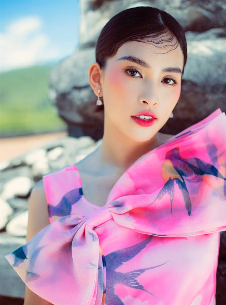 Nàng hậu cũng vừa kết thúc nhiệm kỳ 2 năm đương nhiệm Hoa hậu Việt Nam. Cô đã có một nhiệm kỳ rực rỡ với nhiều dự án ý nghĩa.