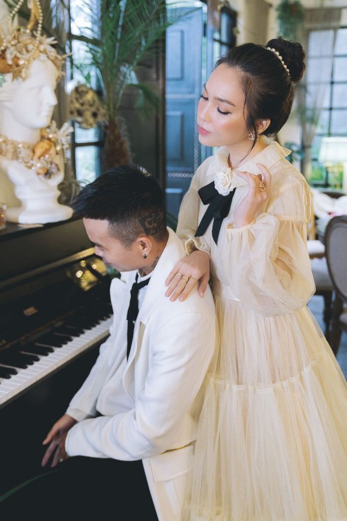 Do tình hình COVID-19 phức tạp, nên tiến độ công việc của cả hai có phần bị gián đoạn. Tuy nhiên, họ vẫn nỗ lực hoàn thiện để gửi tặng đến khán giả những bài hát tốt nhất.