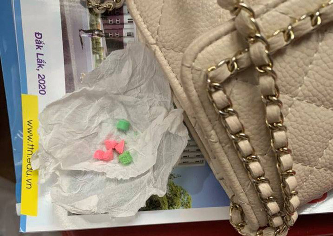 Nữ sinh viên tàng trữ 6 nửa viên chất ma túy trong phòng trọ