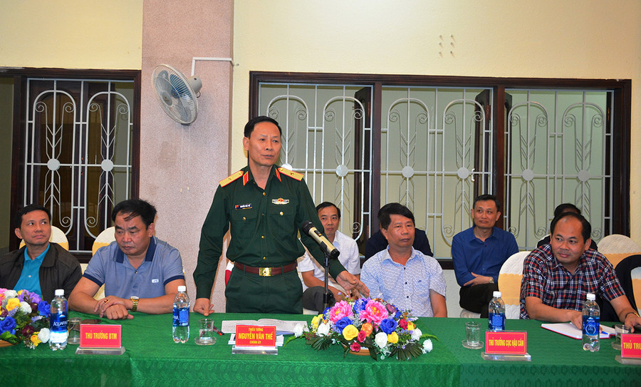 Thiếu tướng Nguyễn Văn Thế phát biểu cảm ơn các cơ quan báo chí. Ảnh: Vĩnh Hoàng Thiếu Tướng Nguyễn Văn Thế phát biểu cảm ơn các cơ quan báo chí. Ảnh: Vĩnh Hoàng