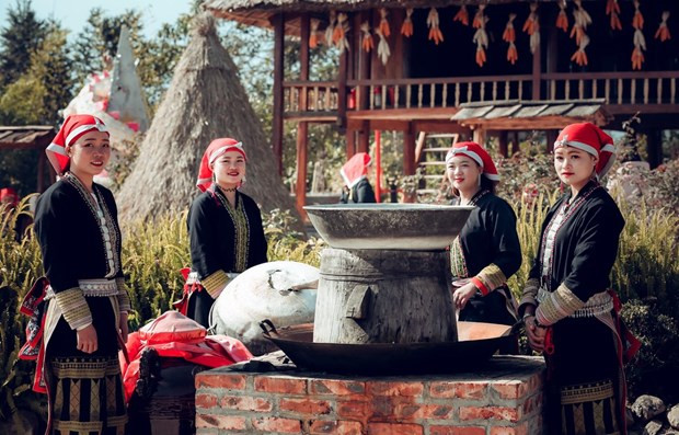 Văn hóa đậm đà bản sắc là một trong những nét đẹp riêng có thu hút du khách của vùng cao Tây Bắc. (Ảnh: CTV/Vietnam+)
