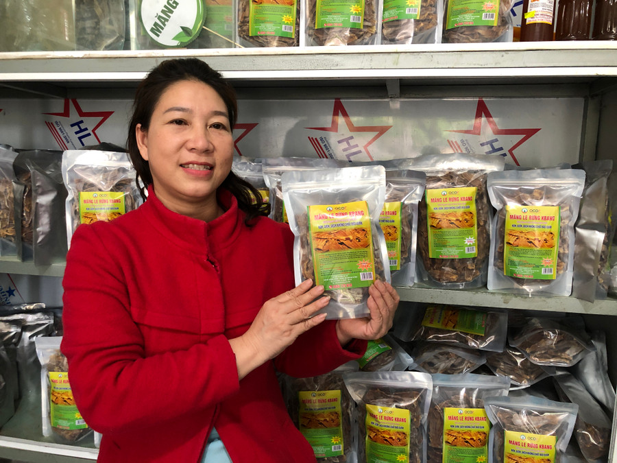 Măng le khô của HTX Tơ Tung đã có mặt trong chuỗi siêu thị thuộc Tập đoàn Central Retail Việt Nam. Ảnh Ngọc Minh