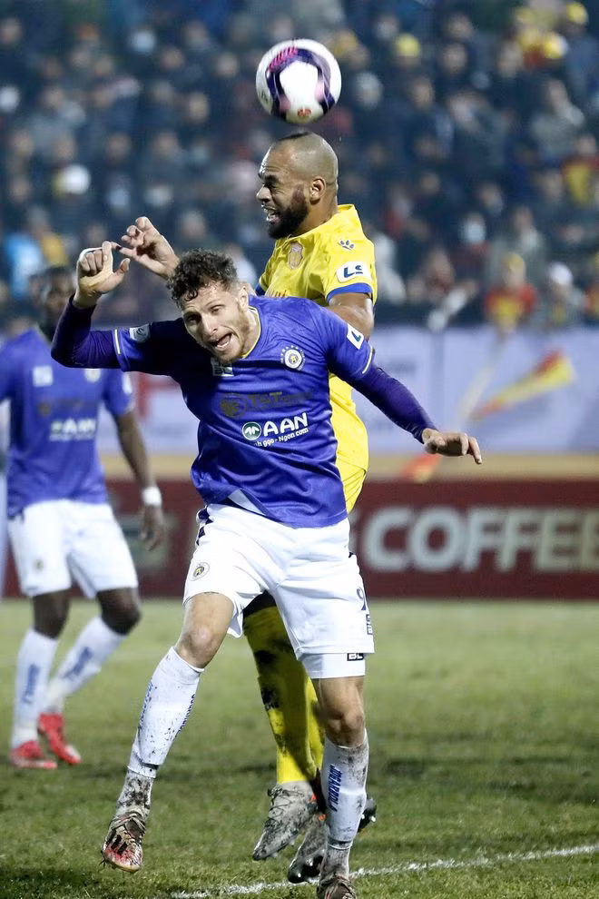 Geovane bế tắc. Ảnh: MINH TÚ