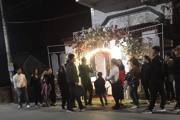 Lực lượng công an điều tra vụ trộm cắp tài sản tại đám cưới Lực lượng công an điều tra vụ trộm cắp tài sản tại đám cưới