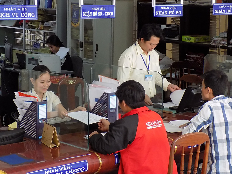 Người dân và doanh nghiệp được tạo điều kiện thuận lợi trong giải quyết hồ sơ thủ tục hành chính. Ảnh: Thanh Nhật 
