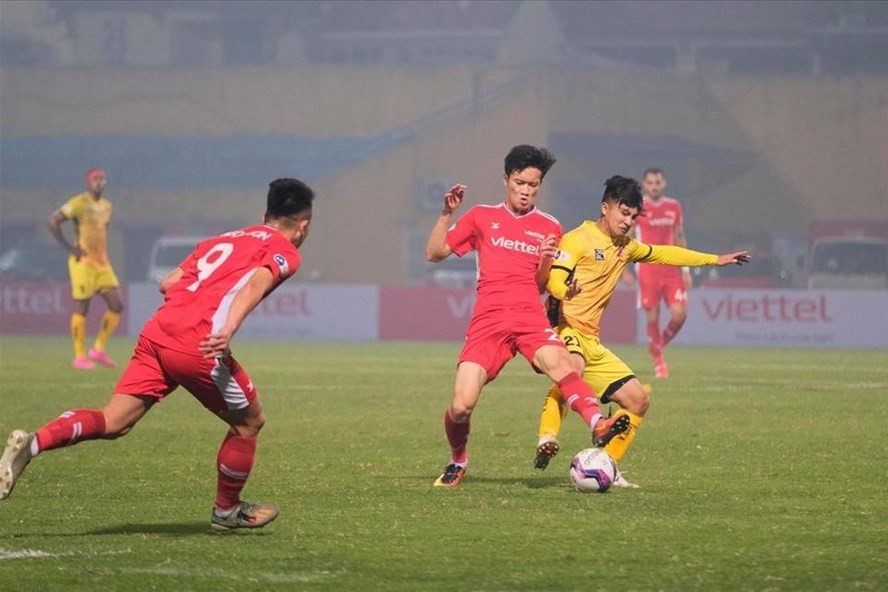 CLB Viettel trong một trận đấu tại V.League 2021. Ảnh: H.M