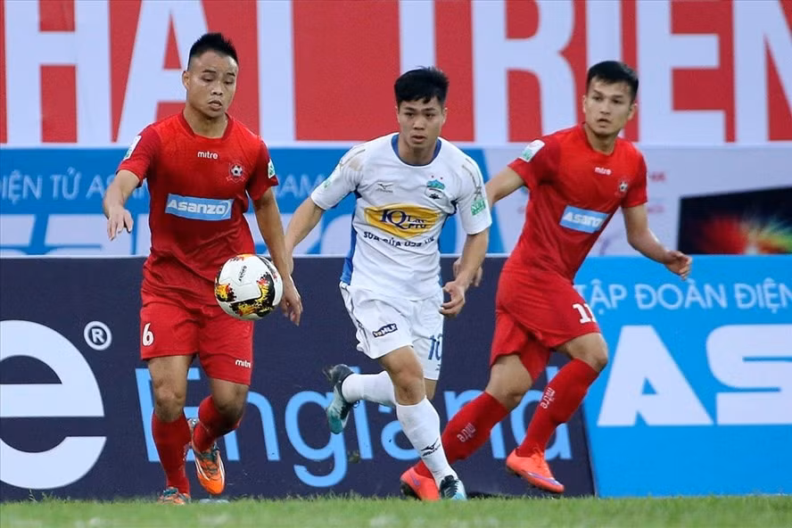 Công Phượng được kỳ vọng toả sáng giúp Hoàng Anh Gia Lai cải thiện thành tích tại V.League 2021. Ảnh: T.L