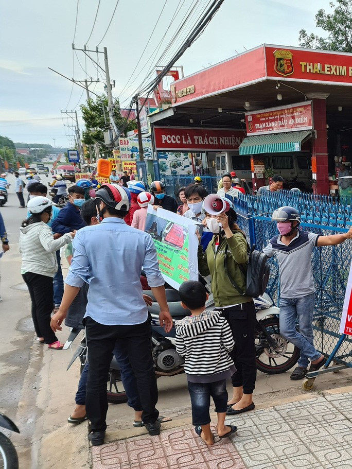  Nhiều người đòi Giám đốc Công ty SP Land trả lại tiền nhưng bất thành và họ đã làm đơn tố cáo lên Công an tỉnh Bình Dương.